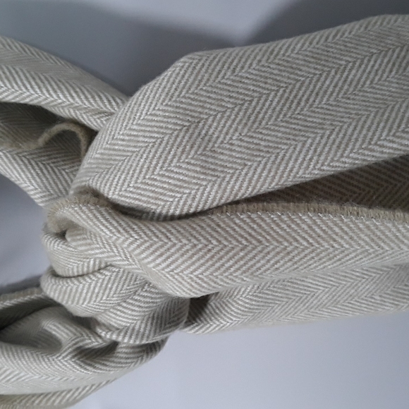 Cashmere light green herringbone design scarf. NWOT - Picture 2 of 6